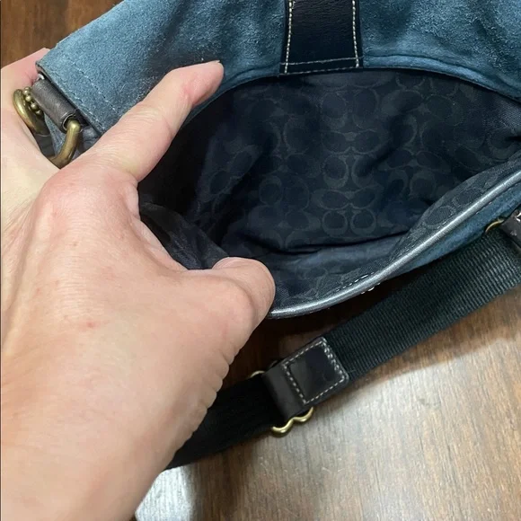 Coach suede messenger crossbody mini, hard to find - Picture 11 of 13